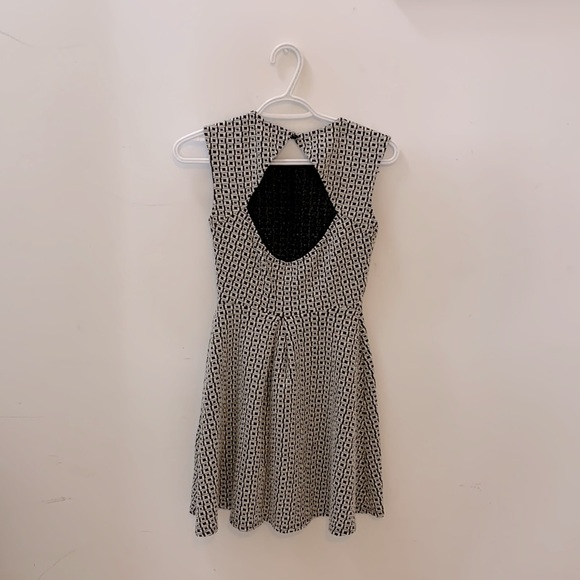 50’s Style Sleeveless Dress - Picture 2 of 2